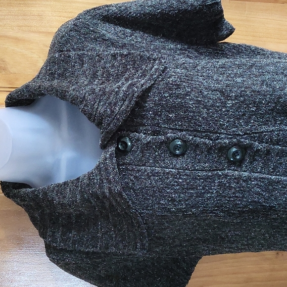 Christopher & Banks Green short sleeve sweater. Size: Large Petite - Picture 3 of 7